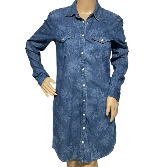 GAP Dresses & Skirts - GAP 1969 Blue XS Floral Print White Pearl Snap Button Denim Dress in EUC